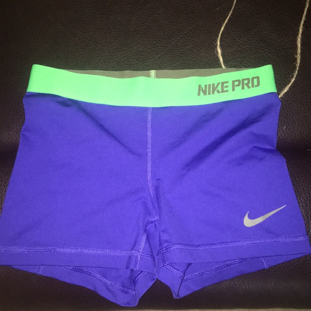 NIKE Pro Women Training Shorts🏃‍♀️